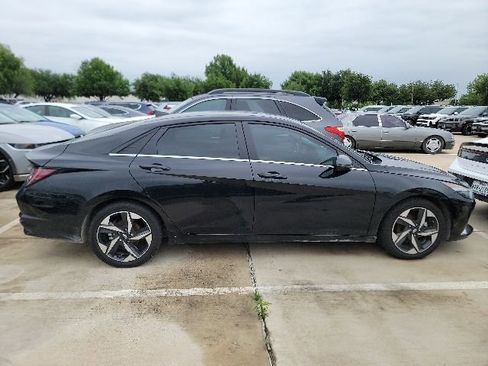 Used 2021 Hyundai Elantra Limited w/ Preferred Accessory Package FWD image 4