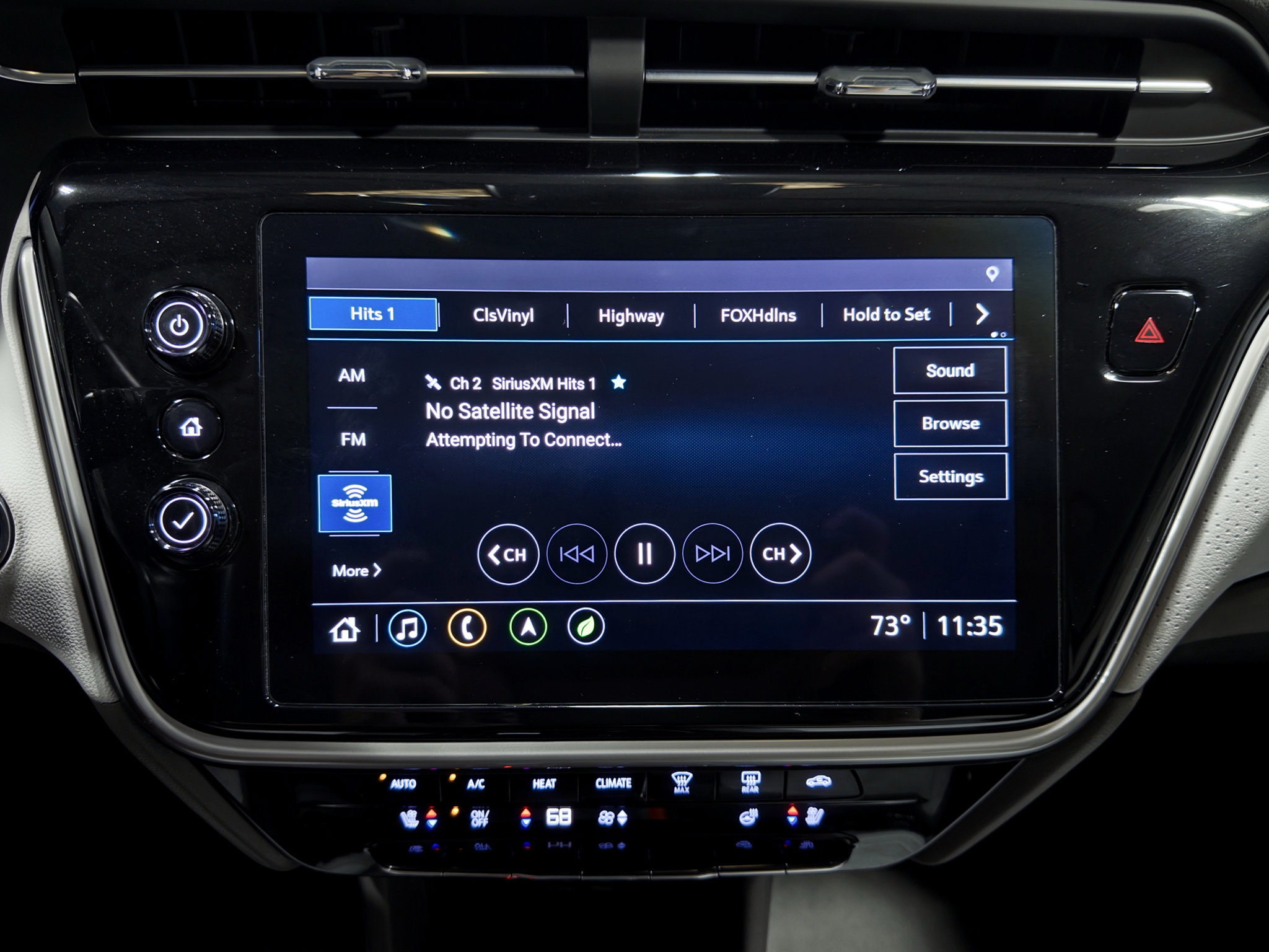 Used 2022 Chevrolet Bolt EUV Premier w/ Sun & Sound Package FWD image 11