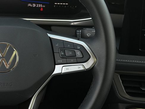 New 2026 Volkswagen Taos SE FWD image 16