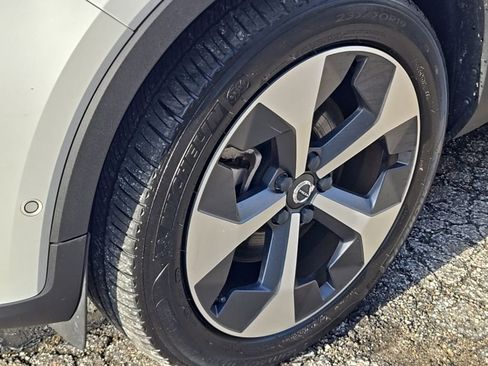 Certified 2023 Volvo XC40 B5 Plus w/ Driver Assist Package image 4