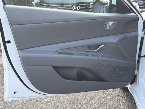 New 2026 Hyundai Elantra Hybrid FWD image 12
