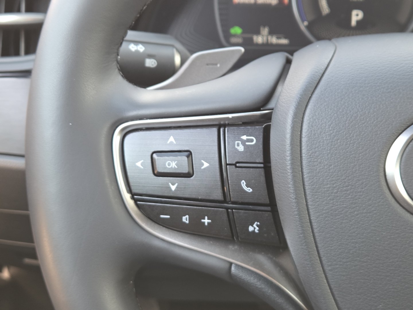 Used 2025 Lexus ES 300h w/ Premium Package FWD image 34