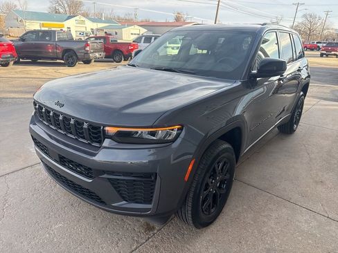 New 2026 Jeep Grand Cherokee Altitude AWD/4WD image 6