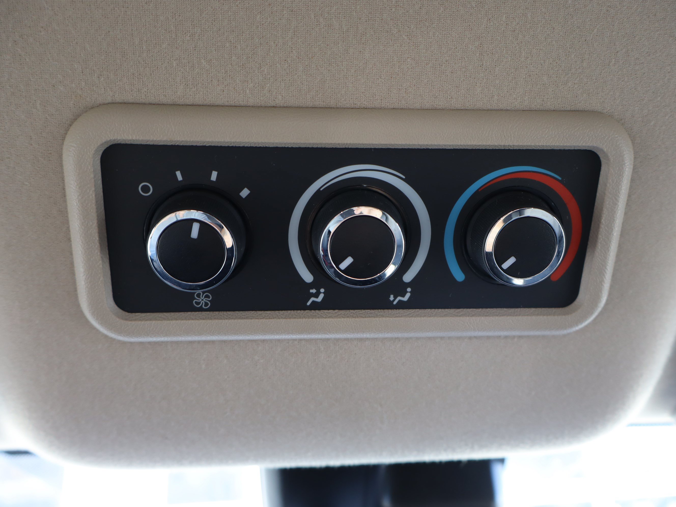 Used 2020 Chevrolet Express 3500 LT w/ LT Preferred Equipment Group RWD image 27
