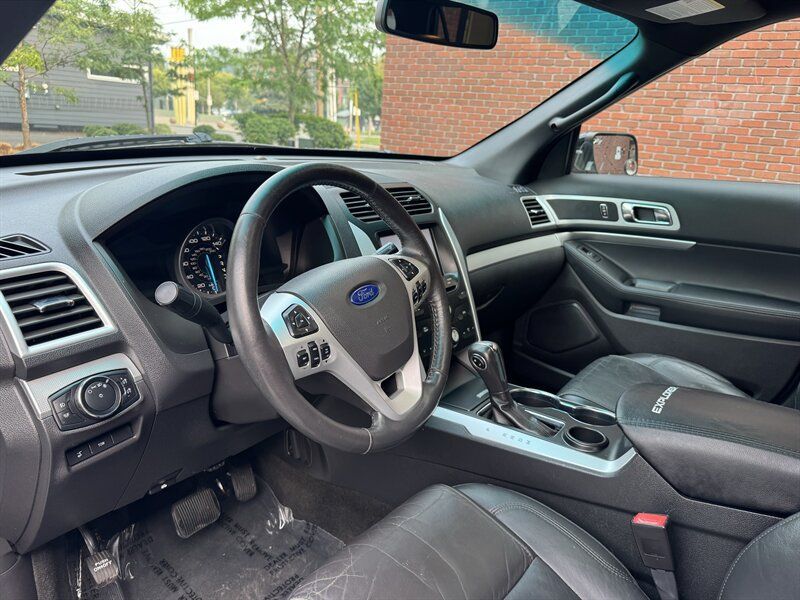 Used 2015 Ford Explorer XLT w/ Equipment Group 202A FWD image 13