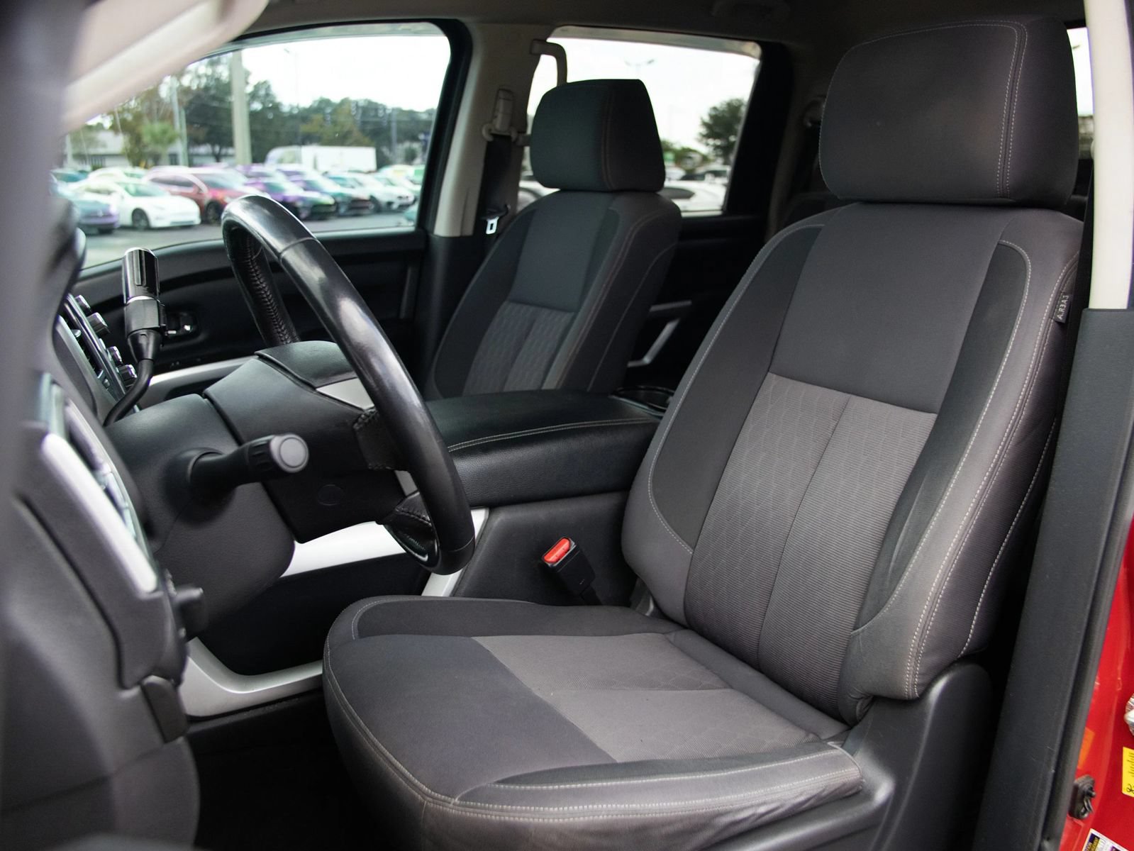 Used 2021 Nissan Titan SV w/ SV Convenience Package RWD image 18