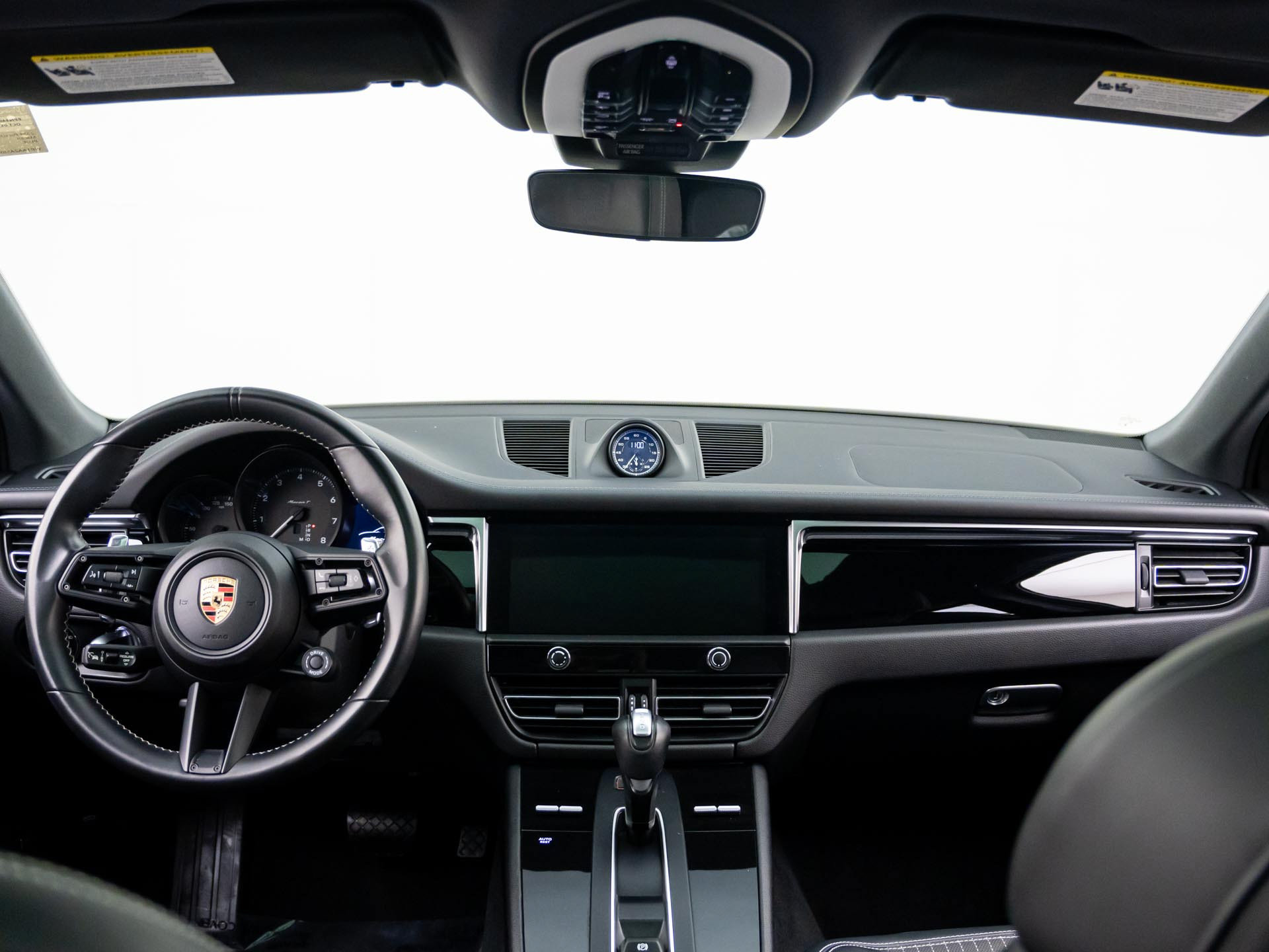Certified 2024 Porsche Macan Turbo AWD/4WD image 10