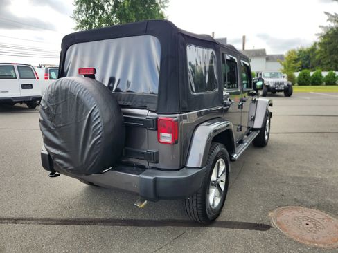 Used 2016 Jeep Wrangler Unlimited Sahara w/ Dual Top Group AWD/4WD image 13