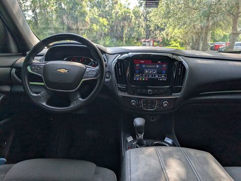 Used 2022 Chevrolet Traverse LT FWD image 11