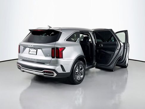 Used 2022 Kia Sorento S image 19