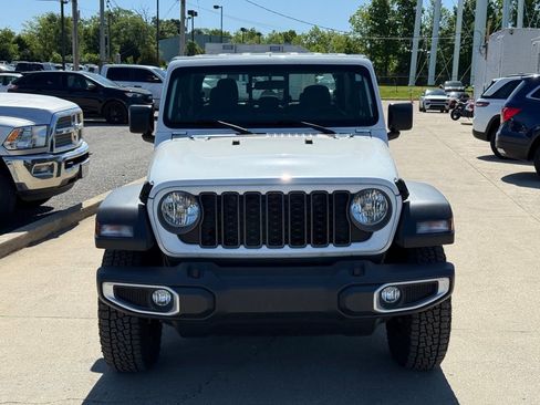 Used 2025 Jeep Gladiator Sport AWD/4WD image 3