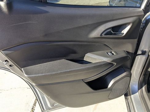 Used 2025 Chevrolet Trax LT w/ LT Convenience Package image 24