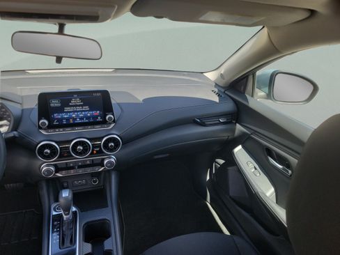 Used 2025 Nissan Sentra SV FWD image 9