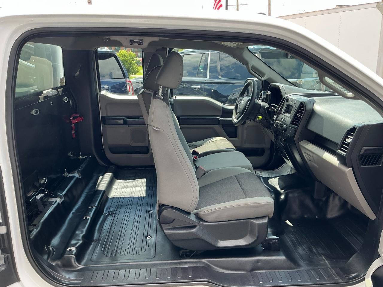 Used 2017 Ford F150 XL w/ Equipment Group 101A Mid RWD image 18