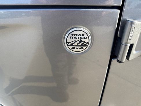 Used 2021 Jeep Gladiator Overland w/ Popular Equipment Package image 12