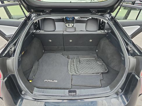 Used 2016 Toyota Prius Three image 12