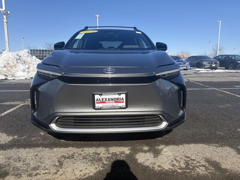 Used 2024 Toyota bZ4X AWD image 3