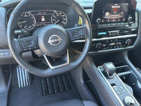 Used 2025 Nissan Pathfinder SV AWD/4WD image 16