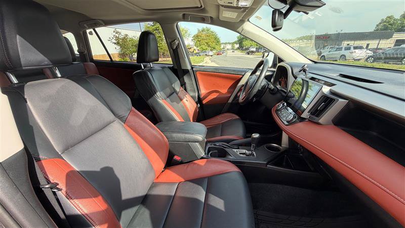 Used 2014 Toyota RAV4 Limited w/ Technology Package AWD/4WD image 21