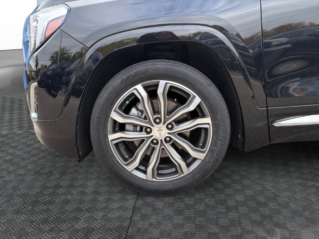 Used 2020 GMC Terrain Denali w/ Denali Premium Package FWD image 13