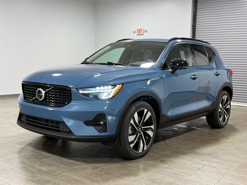 Used 2023 Volvo XC40 B5 Plus w/ Protection Package Premier image 8