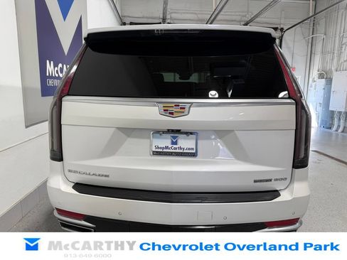 Used 2021 Cadillac Escalade Premium Luxury AWD/4WD image 6