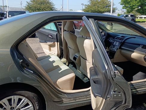 Used 2014 Toyota Camry FWD image 14