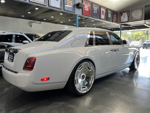 Used 2024 Rolls-Royce Phantom Sedan image 7