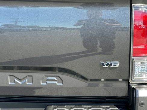 Used 2021 Toyota Tacoma TRD Sport w/ Technology Package image 29