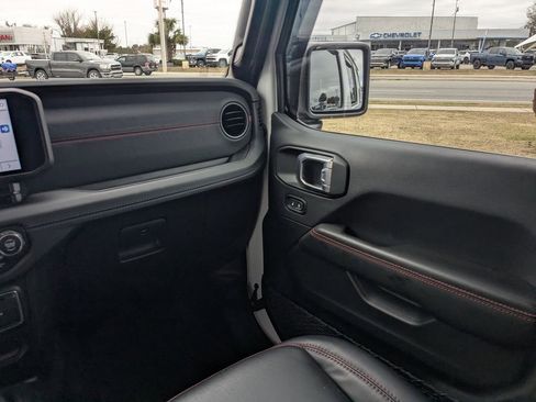Used 2024 Jeep Wrangler Unlimited Rubicon image 16