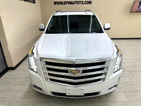 Used 2018 Cadillac Escalade Premium Luxury image 4