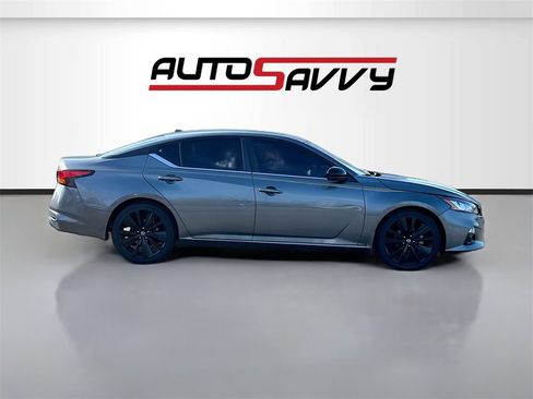 Used 2022 Nissan Altima 2.5 SR w/ Midnight Edition Package image 8