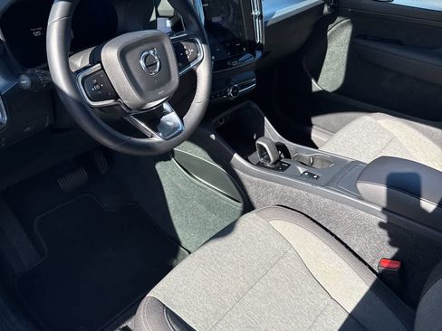 Used 2024 Volvo XC40 B5 Core image 9