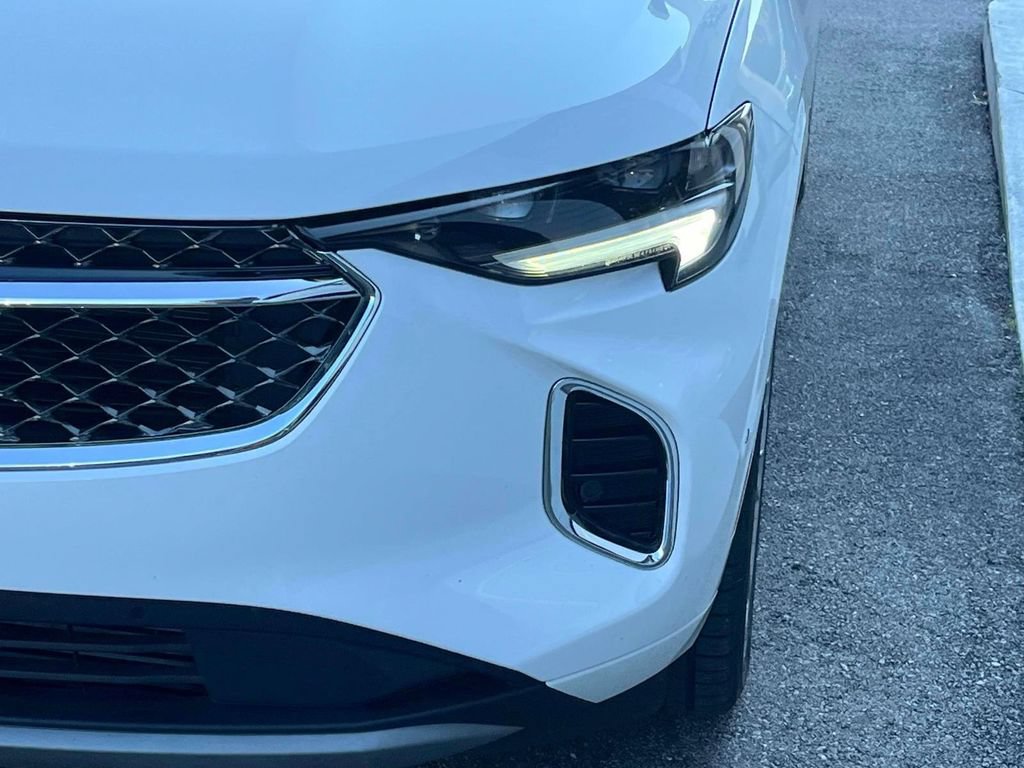 Certified 2022 Buick Envision Avenir w/ Technology Package II FWD image 9