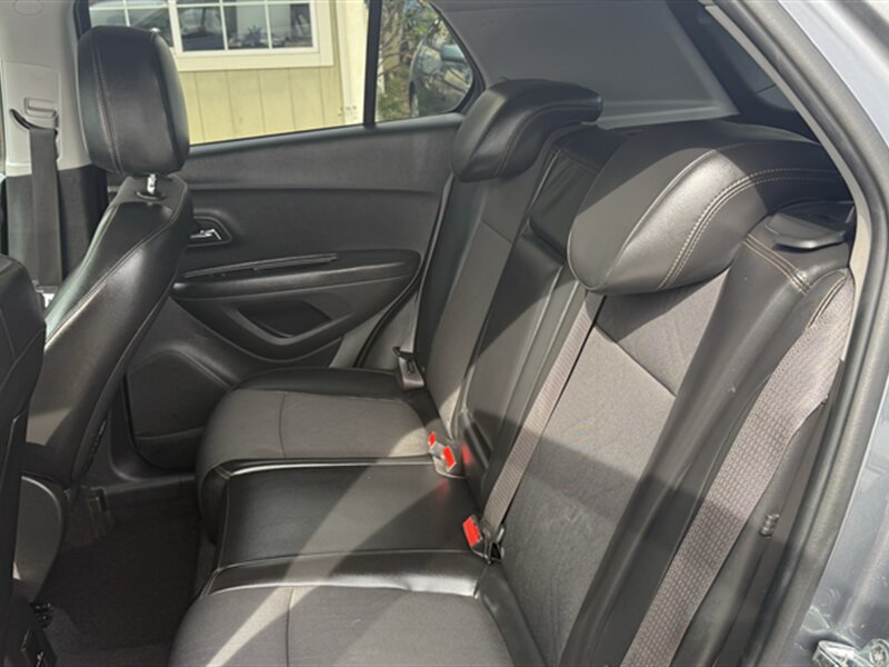 Used 2019 Chevrolet Trax LT w/ LT Convenience Package FWD image 21