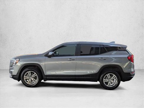 Used 2024 GMC Terrain SLE image 9