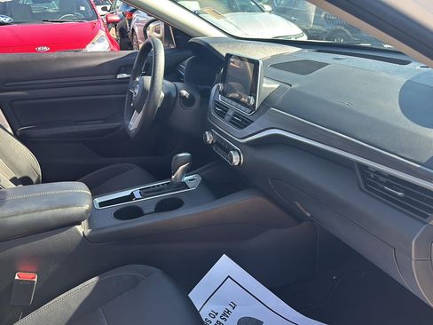 Used 2025 Nissan Altima 2.5 SV FWD image 24