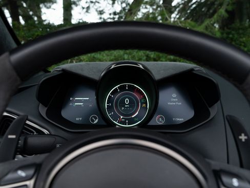 Used 2023 Aston Martin V8 Vantage Roadster image 15