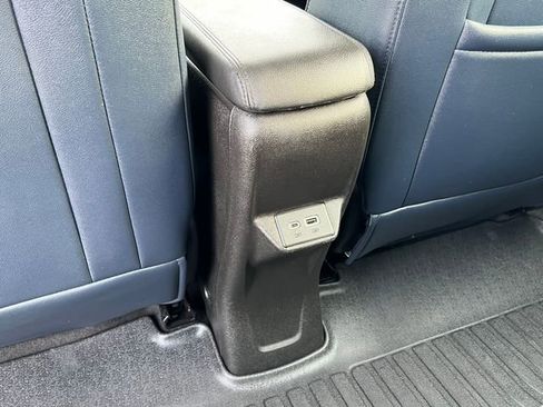 Used 2022 Chevrolet Bolt EUV LT w/ Convenience Package image 31