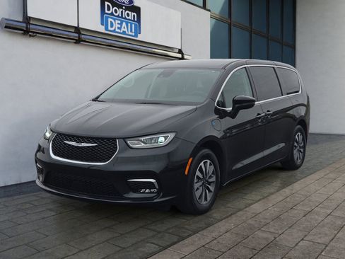 Used 2023 Chrysler Pacifica Touring-L FWD image 7