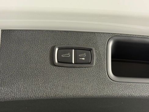 New 2026 Porsche Macan image 18