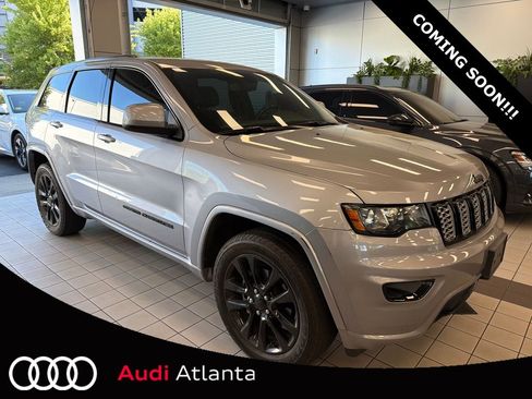 Used 2020 Jeep Grand Cherokee Altitude image 1