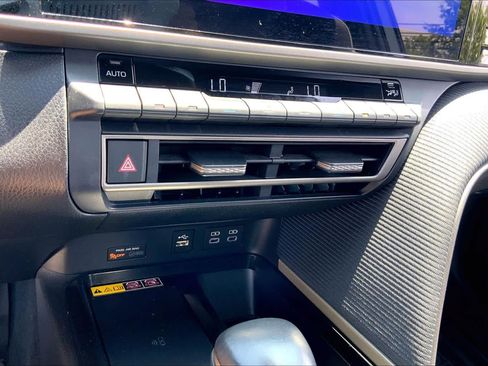 Used 2025 Toyota Camry SE w/ Multimedia Upgrade Package FWD image 33
