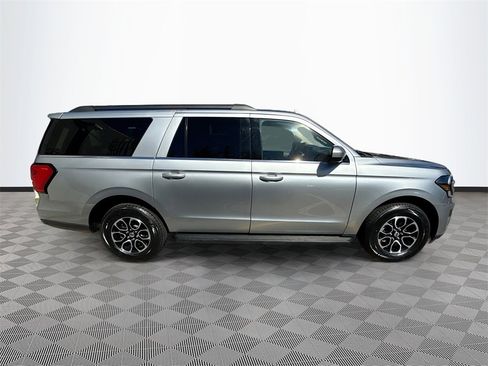 Used 2024 Ford Expedition Max XLT image 9