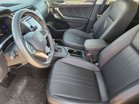 Used 2023 Volkswagen Tiguan SE w/ Panoramic Sunroof Package image 13
