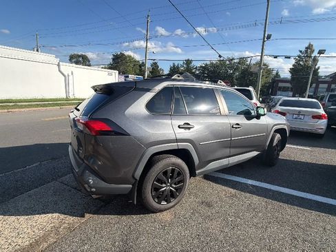 Used 2021 Toyota RAV4 LE AWD/4WD image 6