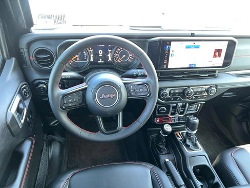 Used 2025 Jeep Gladiator Rubicon image 18