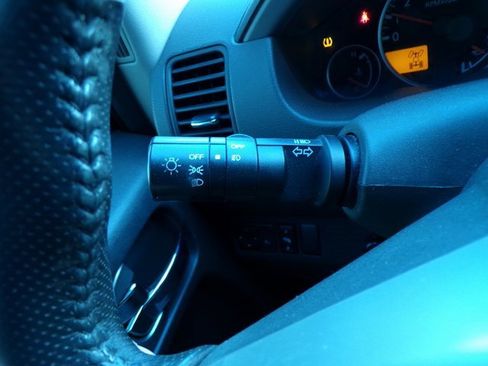 Used 2005 Nissan Pathfinder SE Off-Road image 19