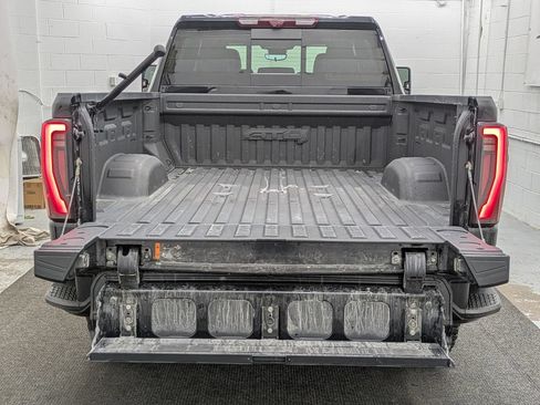 Used 2024 GMC Sierra 2500 AT4 w/ AT4 Premium Plus Package AWD/4WD image 17