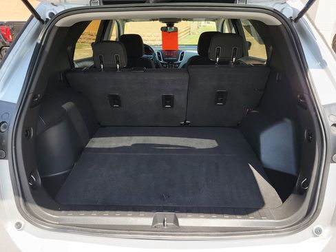 Used 2020 Chevrolet Equinox LS w/ LS Convenience Package image 8